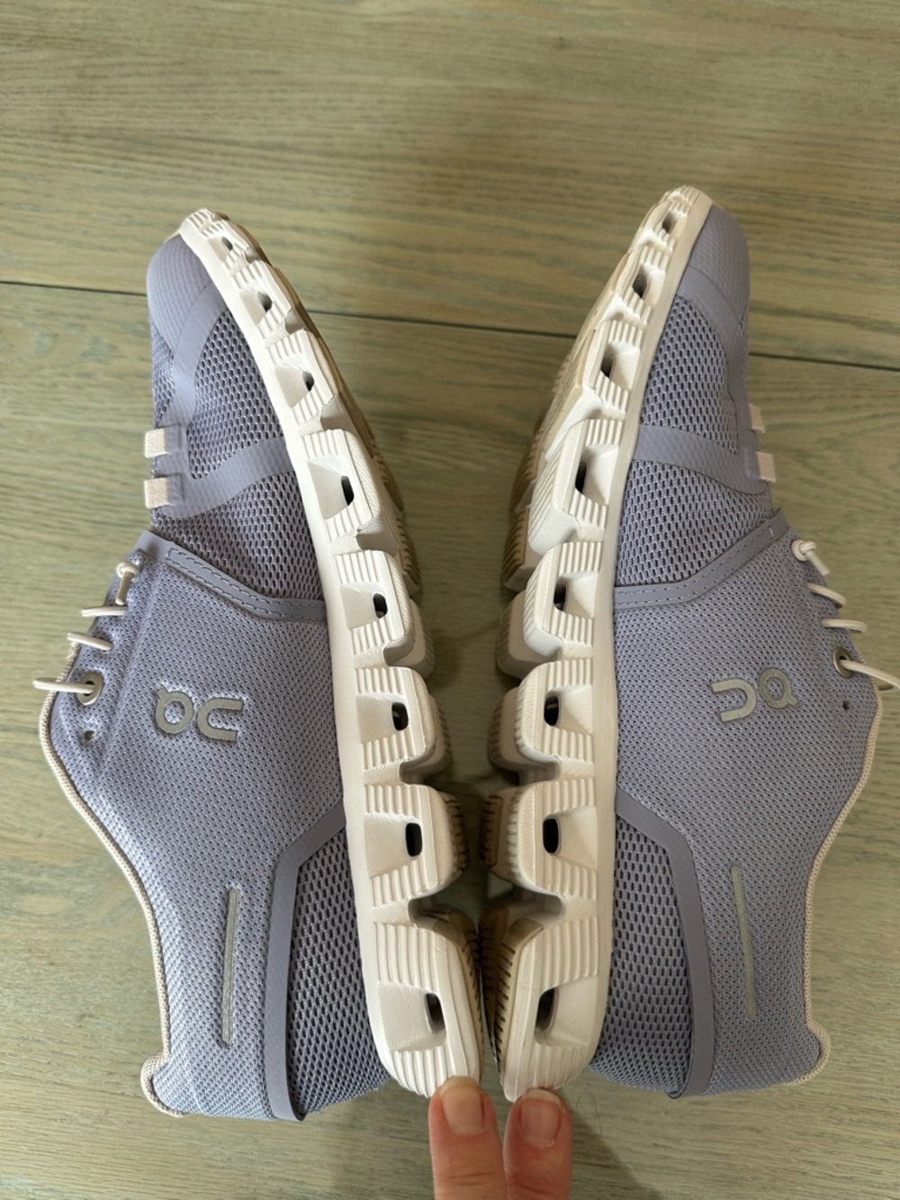 On Running Lavender/White Women's Sneakers Cloud 6 size 9 - Picture 3 of 11